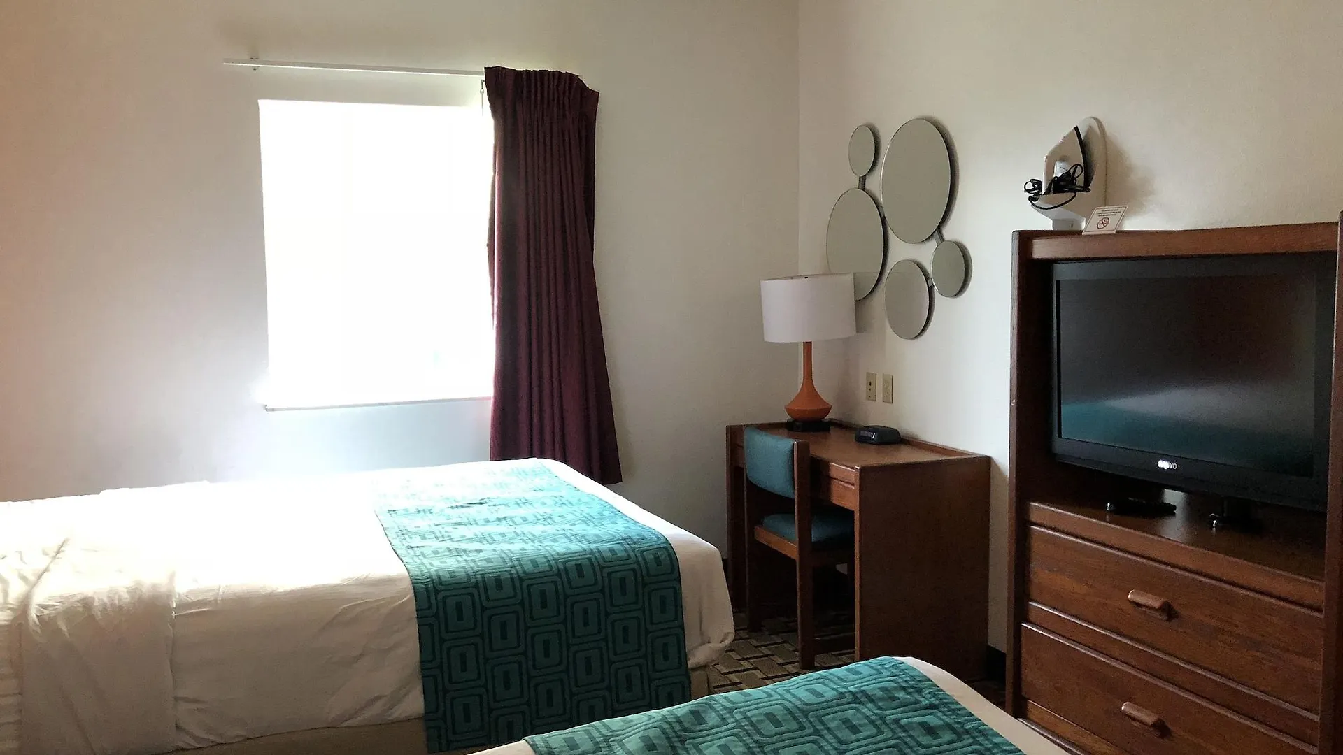 Howard Johnson By Wyndham Airport Louisville