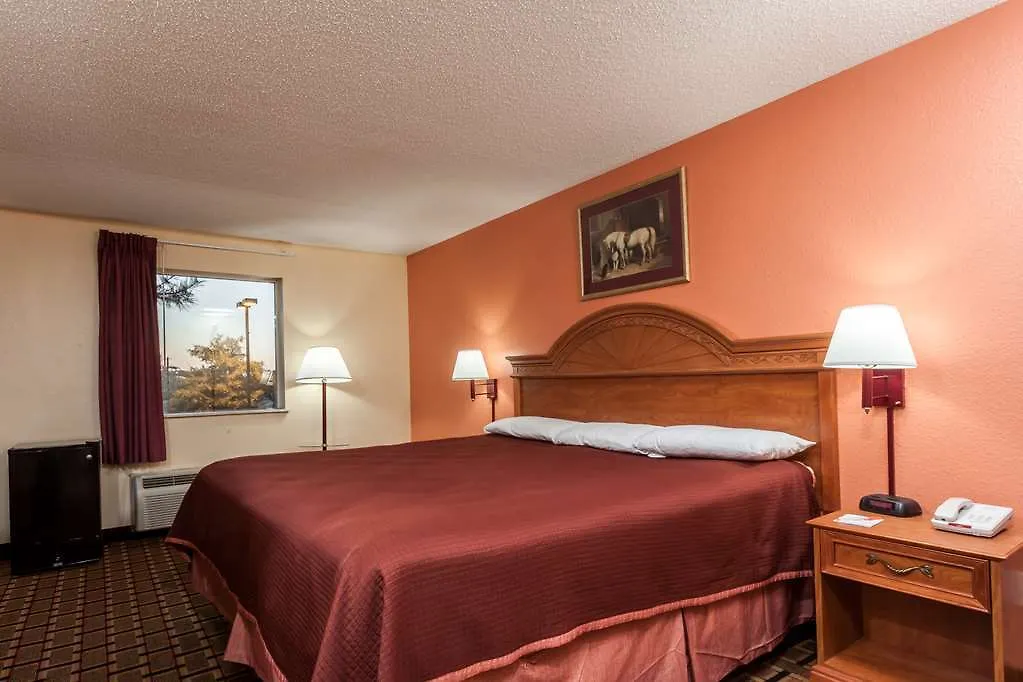 Howard Johnson By Wyndham Airport Louisville Hotel