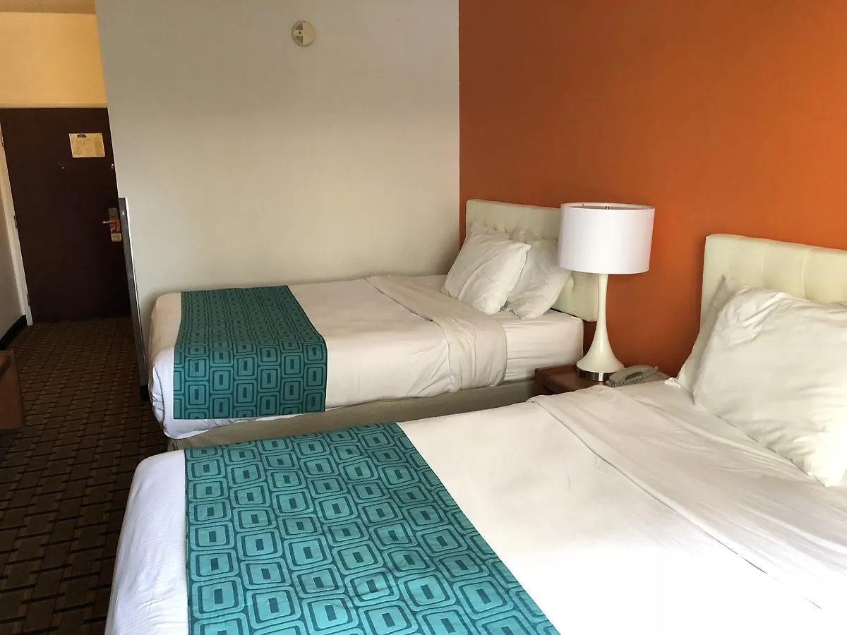 Hotel Howard Johnson By Wyndham Airport Louisville