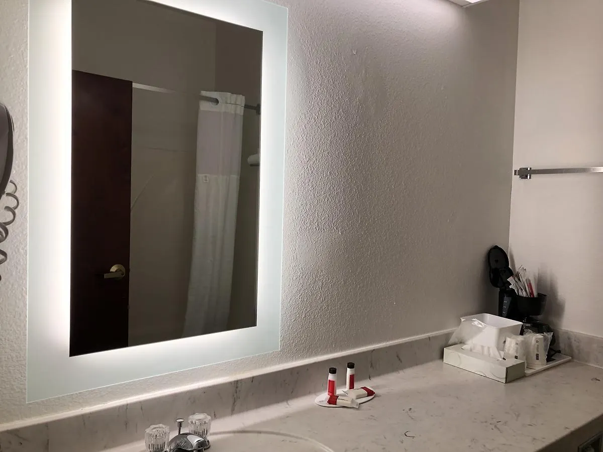 Hotel Howard Johnson By Wyndham Airport Louisville